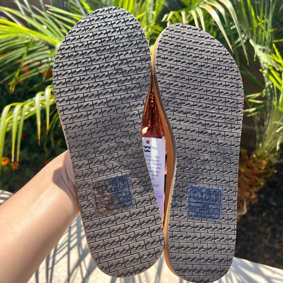 COPY - 🌼 Billabong Salty Blonde Sunrise Breeze Sandal 🌼 - Picture 6 of 7